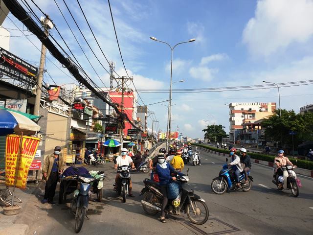 Ùn tắc kinh hoàng ở chốt kiểm soát ra vào quận Gò Vấp - 12