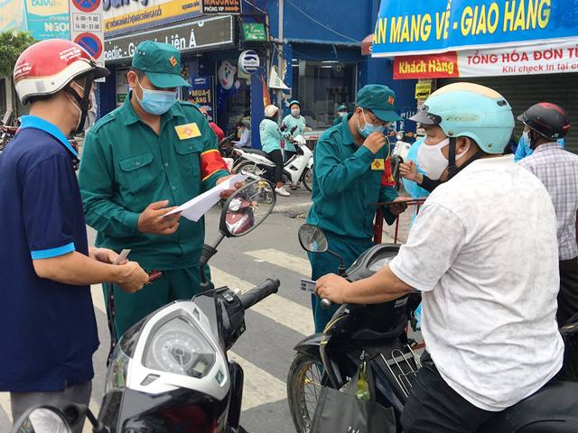 Ùn tắc kinh hoàng ở chốt kiểm soát ra vào quận Gò Vấp - 3