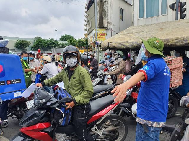 Ùn tắc kinh hoàng ở chốt kiểm soát ra vào quận Gò Vấp - 5