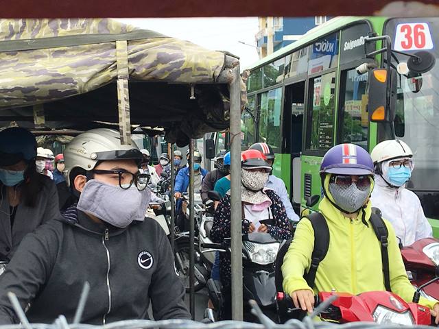 Ùn tắc kinh hoàng ở chốt kiểm soát ra vào quận Gò Vấp - 7