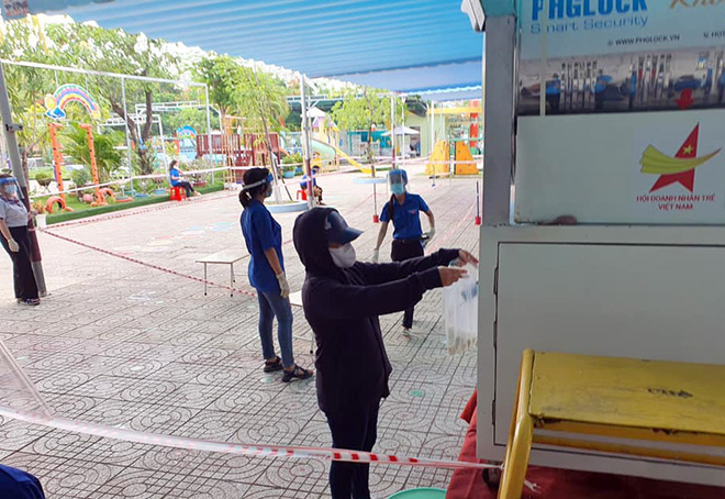 “ATM gạo” tái xuất, hỗ trợ người dân vùng dịch vượt qua khó khăn - 2