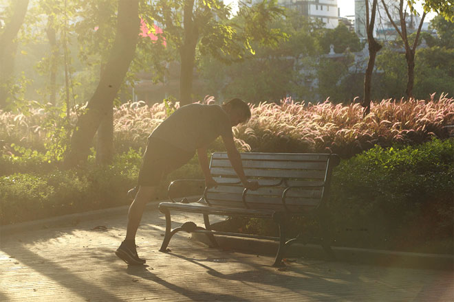 Đường phố Hà Nội vắng người vì trời nóng như đổ lửa - 16