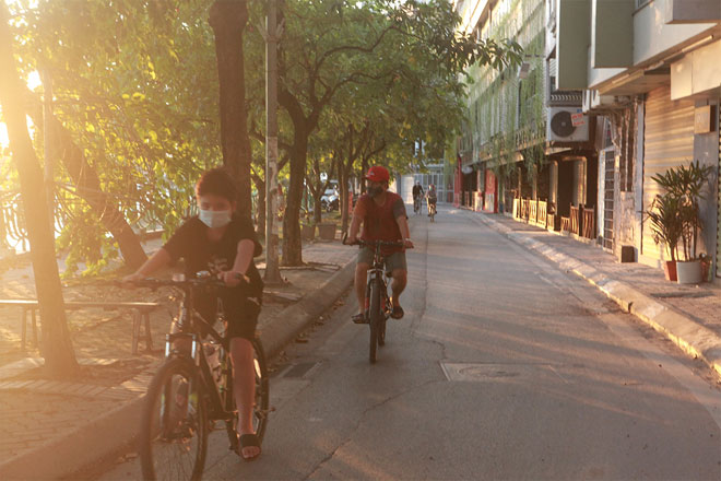 Đường phố Hà Nội vắng người vì trời nóng như đổ lửa - 21