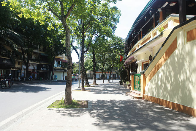 Đường phố Hà Nội vắng người vì trời nóng như đổ lửa - 5