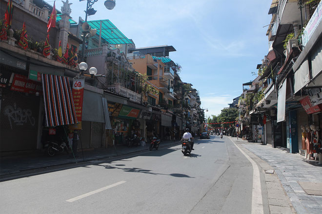 Đường phố Hà Nội vắng người vì trời nóng như đổ lửa - 9