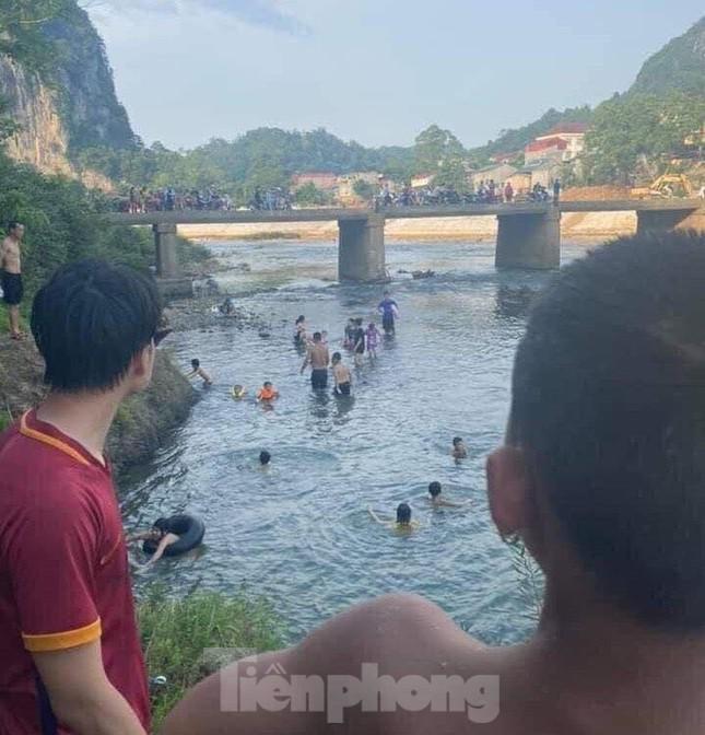 Người đàn bà tử vong do đuối nước khi cứu con - 2