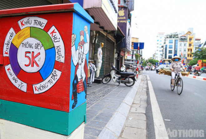 Bốt điện ở Hà Nội "thay áo mới" bằng tranh chống dịch COVID-19 - 3