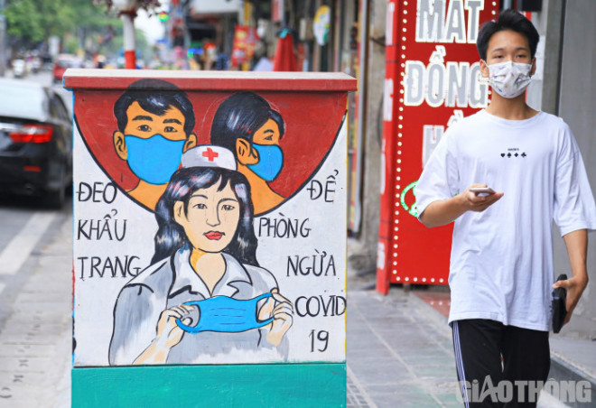 Bốt điện ở Hà Nội "thay áo mới" bằng tranh chống dịch COVID-19 - 8