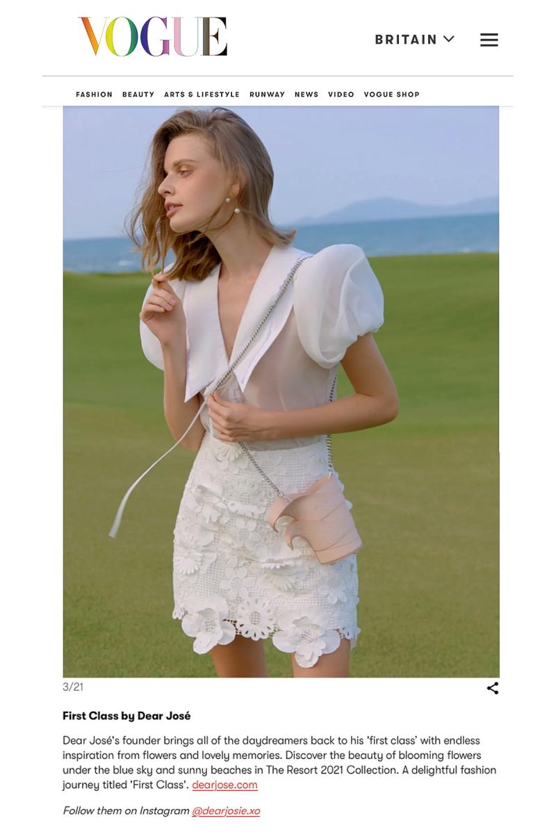 Trang phục của NTK Việt bất ngờ xuất hiện trên Vogue Anh - 1