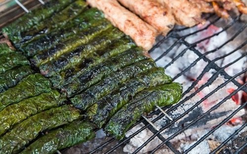 Đừng nấu sốt vang nữa, thịt bò cuốn với lá này nướng lên thì còn gì tuyệt bằng - 1
