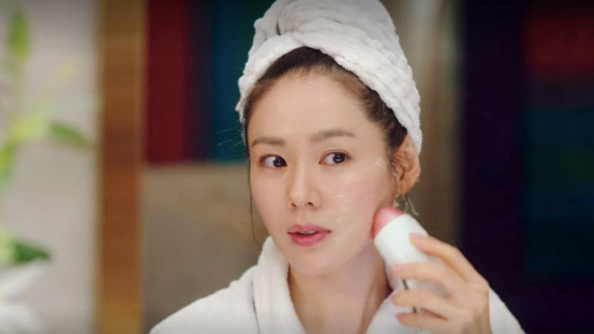 Chị đẹp U40 Son Ye Jin tiết lộ bí quyết sở hữu làn da 'thủy tinh' - 2