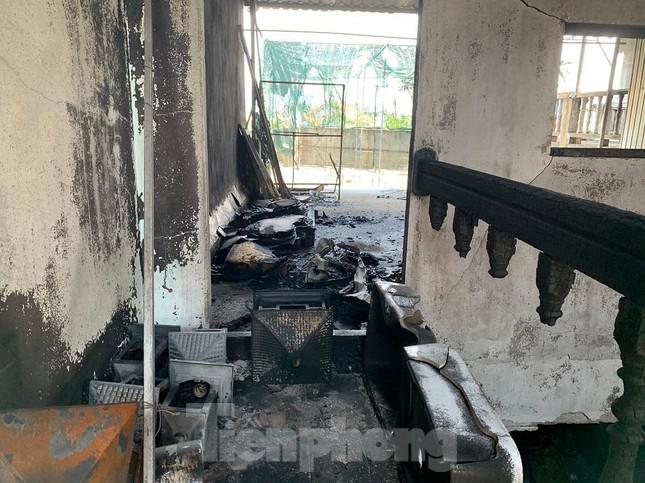 Cháy nhà làm 4 người chết: Công an Quảng Ngãi nói gì về việc "thiếu chuyên nghiệp"? - 6