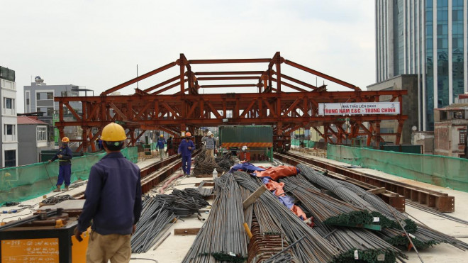 Chùm ảnh: Tăng tốc làm đường Vành đai 2 trên cao trong "bão" Covid-19 - 8