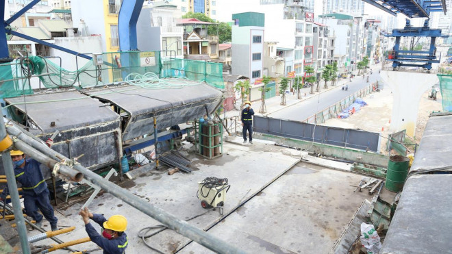 Chùm ảnh: Tăng tốc làm đường Vành đai 2 trên cao trong "bão" Covid-19 - 11