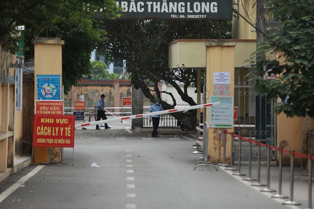 Hà Nội: Phong toả nơi ở của người phụ nữ bán rau mắc COVID-19 - 2