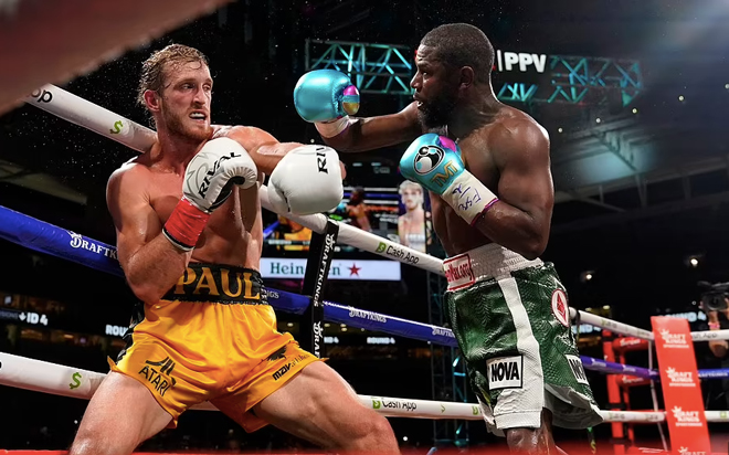 Đỉnh cao Mayweather đấu Paul: 8 hiệp dạo chơi, "Độc cô cầu bại" bất lực - 1