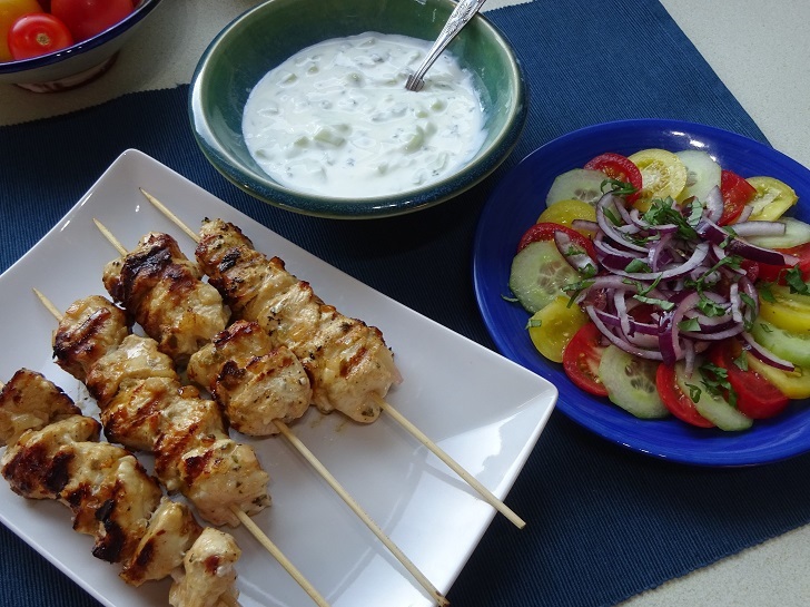 Công thức gà xiên que ăn kèm salad ngon tuyệt cú mèo cho bữa cơm tối - 1