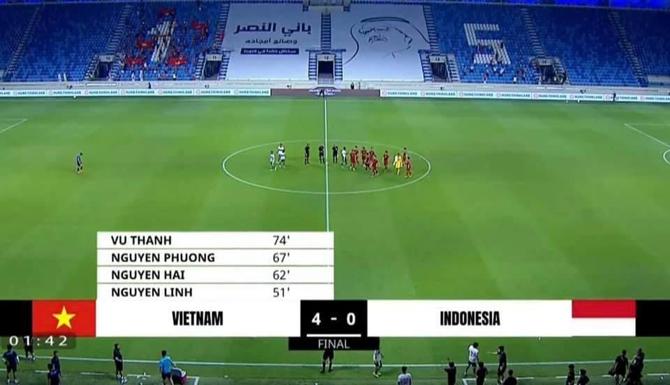 Việt Nam “xé lưới” Indonesia 4-0, bạn gái cũ làm điều bất ngờ khi Quang Hải ghi bàn - 1