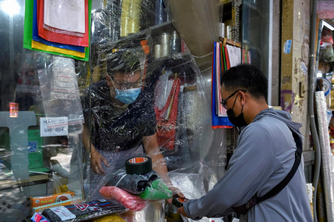 CDC Mỹ: Việt Nam thuộc nhóm nguy cơ lây lan Covid-19 thấp nhất - 1