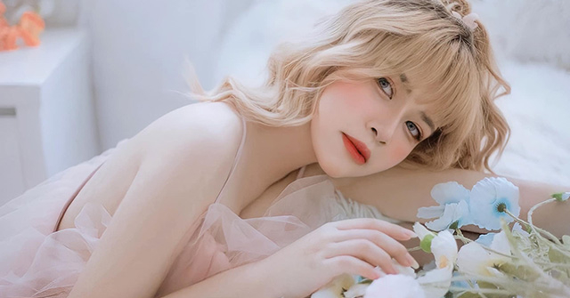 Hoàng Trần Hạnh Nhi – Hot girl Hà thành sở hữu vẻ đẹp không tuổi cùng sắc vóc mặn mà, quyến rũ