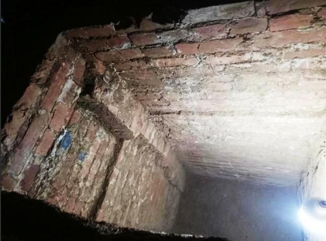 Khai quật tại ngôi điện đặc biệt có 13 đời vua Nguyễn đăng quang: Nhiều xuất lộ bất ngờ - 4