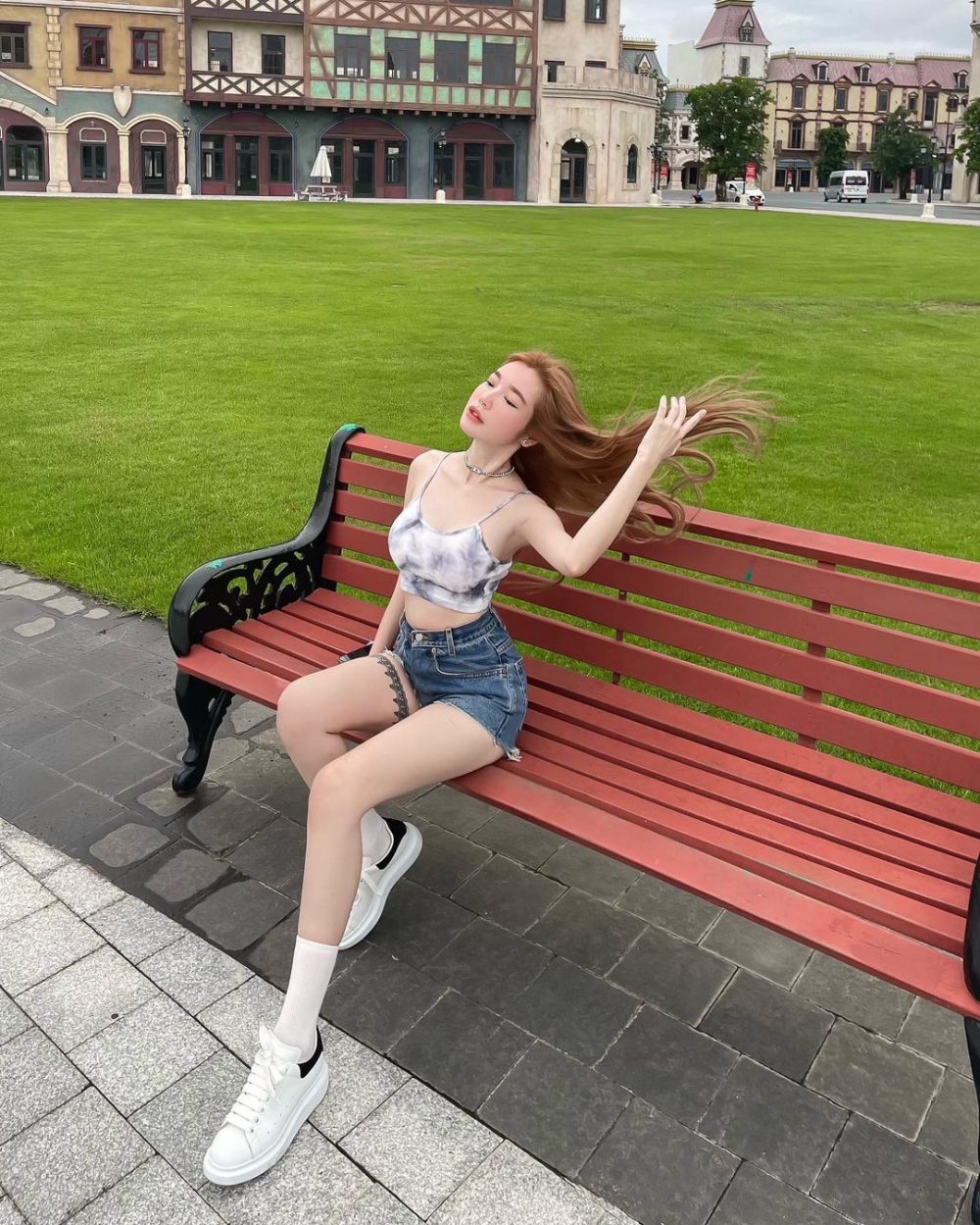 Elly Trần không còn mắc lỗi với quần short như xưa - 1