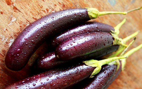 Mua cà tím, ghi nhớ 4 điều này để chọn được quả tươi ngon, không bị đắng - 1