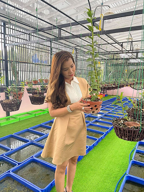 Nghệ nhân Tám Châu đam mê vẻ đẹp của loài hoa vương giả - 1