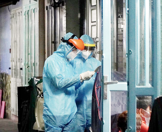 TP.HCM: Bị sốt, nhức mỏi đến bệnh viện khám phát hiện mắc COVID-19 - 2