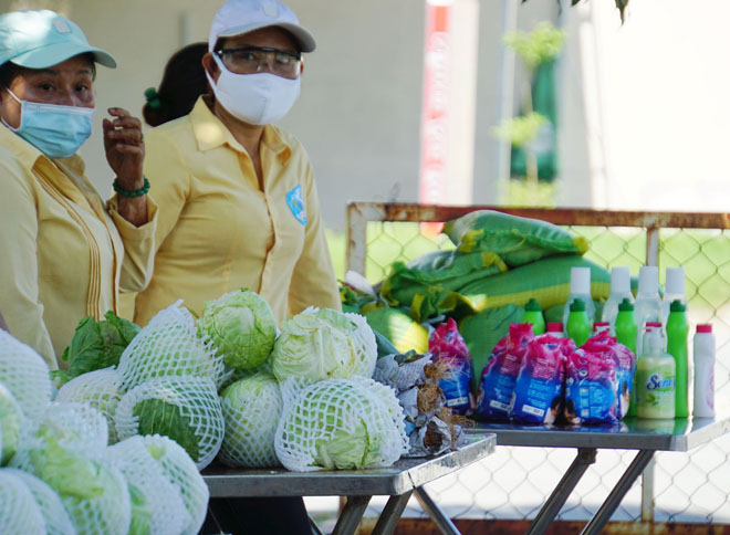 “Gian hàng 0 đồng” và hình ảnh ấm lòng ở Sài Gòn giữa dịch COVID-19 - 11