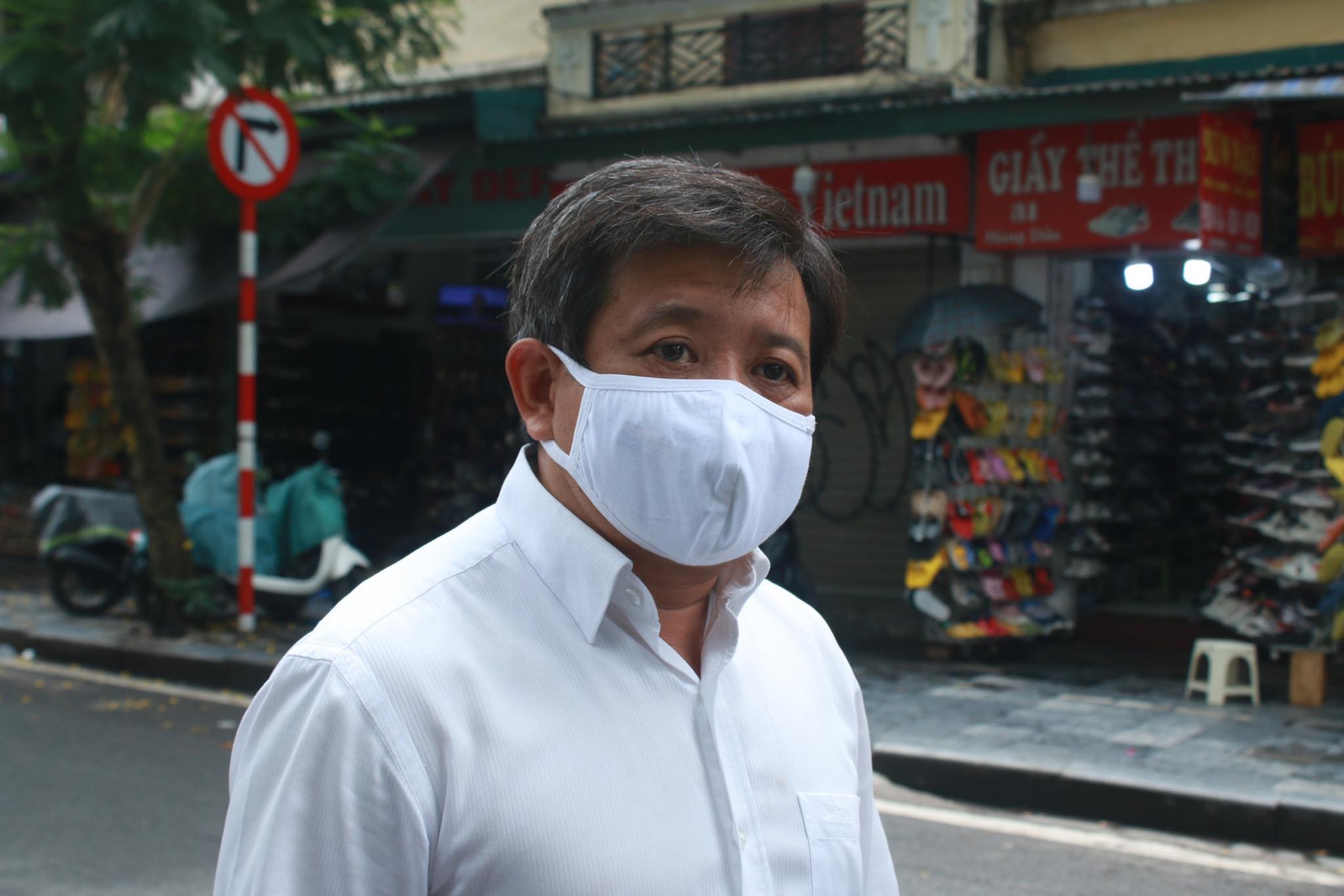 Ông Đoàn Ngọc Hải bán hết xe hoa quả sau 15 phút, “lãi” hơn 4 triệu đồng - 6