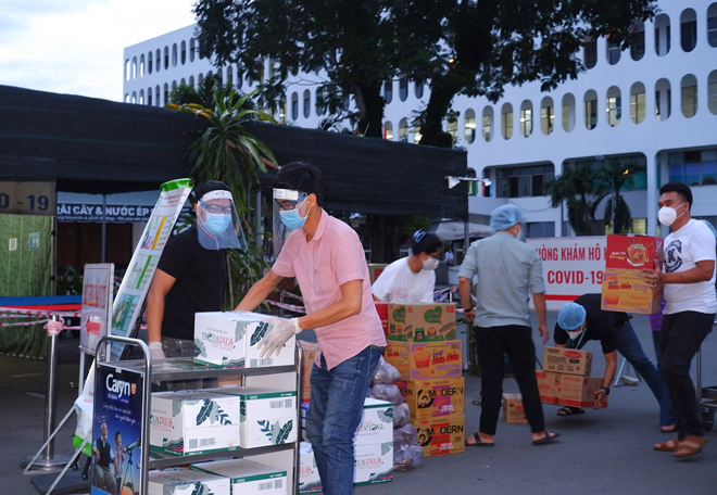 Phát hiện 22 nhân viên Bệnh viện Bệnh Nhiệt đới TP.HCM nghi nhiễm COVID-19 - 2