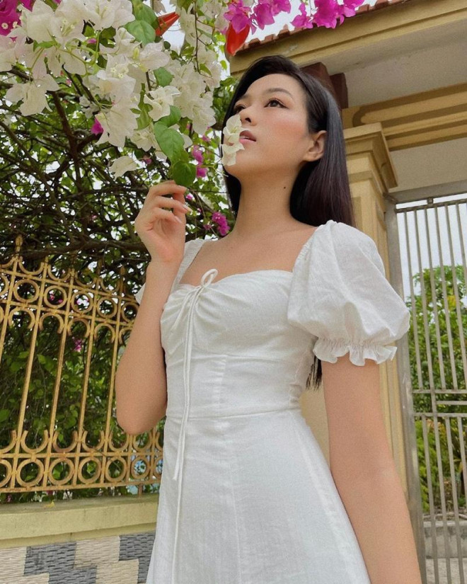 Hoa hậu Đỗ Thị Hà xinh tươi trong bộ ảnh chụp tại vườn nhà, cư dân mạng nhẹ nhàng quá!  - 3