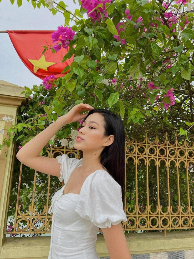Hoa hậu Đỗ Thị Hà xinh tươi trong bộ ảnh chụp tại vườn nhà, cư dân mạng nhẹ nhàng quá!  - 7