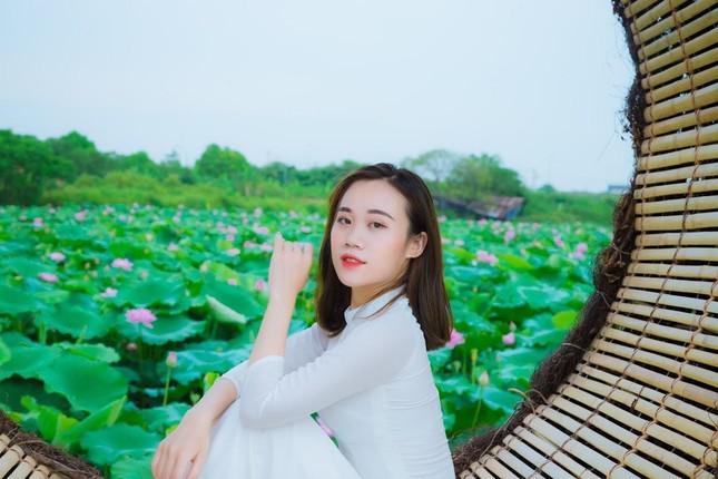 Vẻ đẹp cuốn hút và nét duyên dáng của nữ sinh người Thái - 1