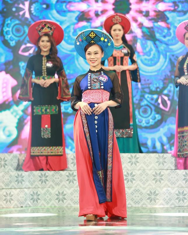 Vẻ đẹp cuốn hút và nét duyên dáng của nữ sinh người Thái - 8