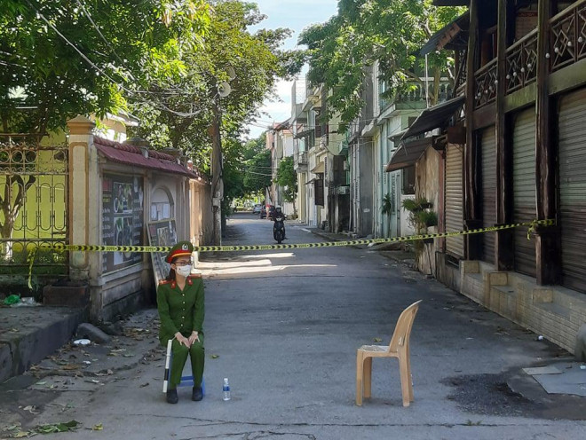 Cô gái làm nghề uốn sấy tóc dương tính SARS-CoV-2: Khởi tố tội làm lây lan dịch bệnh - 3