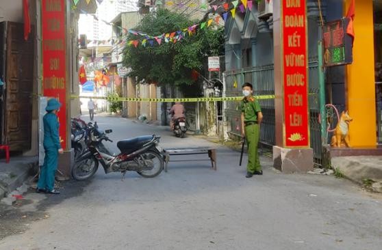 Cô gái làm nghề uốn sấy tóc dương tính SARS-CoV-2: Khởi tố tội làm lây lan dịch bệnh - 1