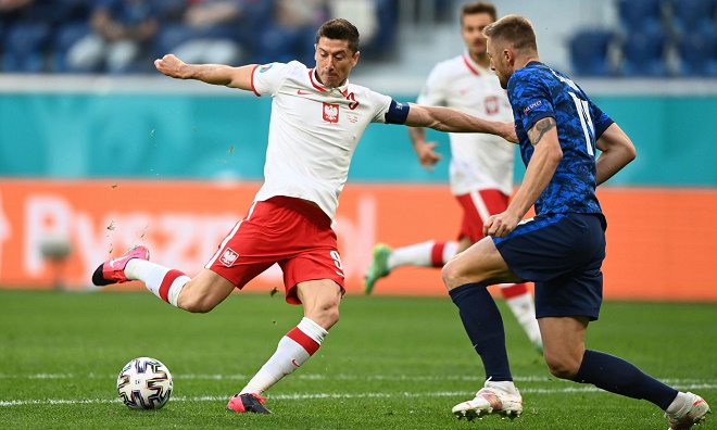 Video Ba Lan - Slovakia: Lewandowski &#34;mất tích&#34;, thẻ đỏ tai hại (EURO 2020) - 1
