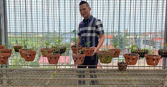 Nghệ nhân Nguyễn Văn Tâm chia sẻ đam mê với nghề trồng lan
