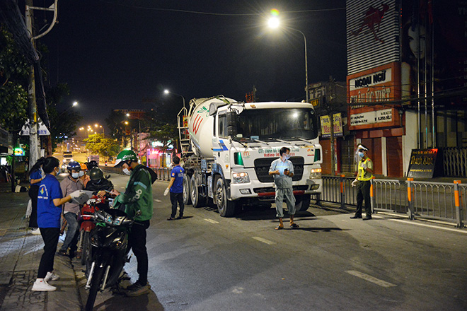Quận Gò Vấp chính thức gỡ toàn bộ 12 chốt kiểm soát dịch trong đêm - 2