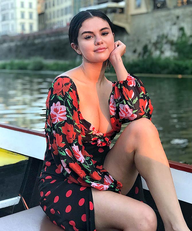 Selena Gomez vẫn đẹp hút hồn cả triệu người dù bị chê béo ở mức báo động - 3