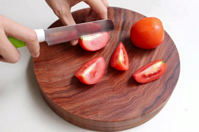 Mẹo dùng thớt gỗ không bị rạn, nứt cực hiệu quả, chị em nên áp dụng ngay - 2
