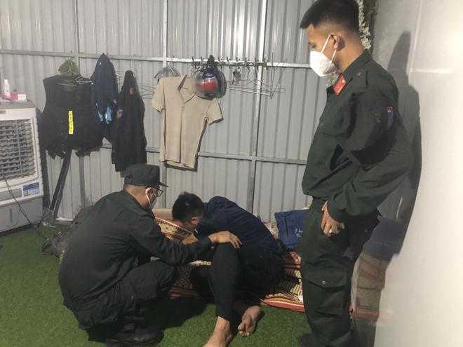 Liên tiếp mất cả 2 người thân, chiến sĩ CSCĐ không thể về chịu tang - 2