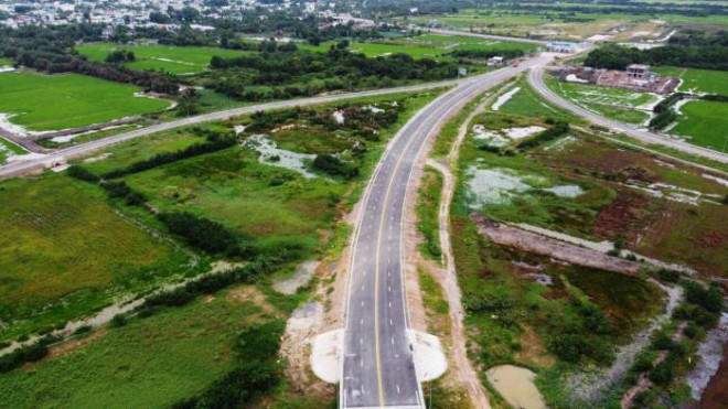 Cận cảnh nút giao 319 kết nối cao tốc Long Thành trước ngày thông xe - 2