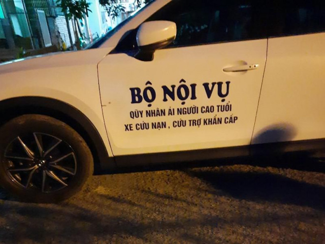 Sẽ xử lý xe biển trắng ghi tên Bộ Nội vụ bên hông - 2