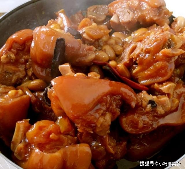 Chỉ cần làm bước này, món chân giò hầm thơm ngon, béo ngậy mà không ngấy - 2
