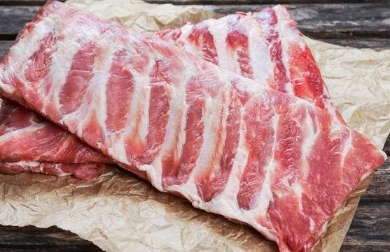Nếu thấy sườn heo có 3 dấu hiệu này tuyệt đối không nên mua - 2
