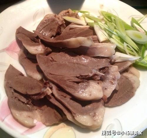 Phần bổ nhất trên con lợn xào với rau cải thành món siêu ngon, bổ dưỡng - 1