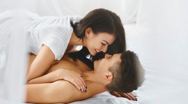 Vì mặc cảm về ngoại hình nên cô vợ nghĩ ra chiêu cực độc đáo giúp chồng phấn khích - 1